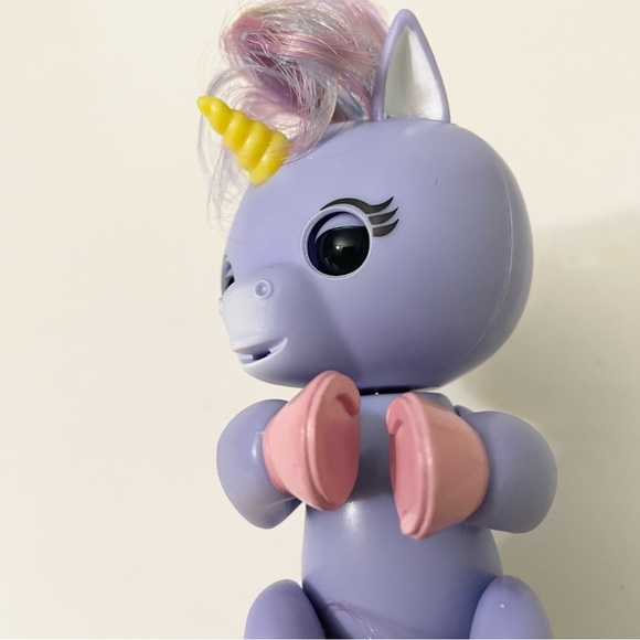 WowWee Fingerlings Alika Interactive Unicorn Toy - Picture 10 of 11